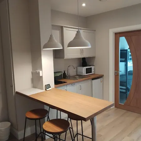 An Toilean Basement & Distant Sea Views Apartment Milltown Malbay
