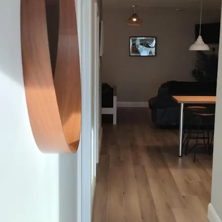 An Toilean Basement & Distant Sea Views *